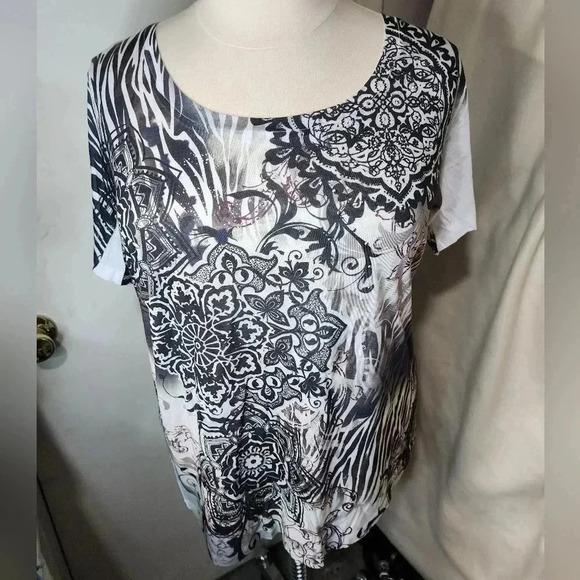 Appreciate Behavior Gray Black With Studs Design Short Sleeve Top Plus Size 3X - Picture 1 of 8